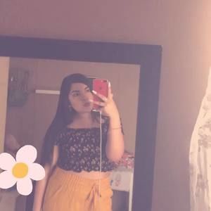 Meet your Posher, Leslie